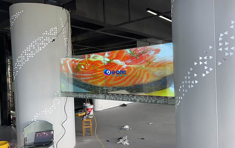 武漢某展廳啟用OLED透明屏，企業(yè)展示煥新顏