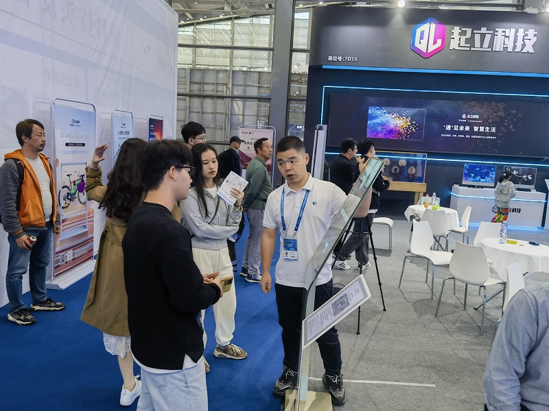起鴻科技在第25屆高交會(huì)上展示透明OLED技術(shù)創(chuàng)新 起鴻科技在第25屆高交會(huì)上展示透明OLED技術(shù)創(chuàng)新